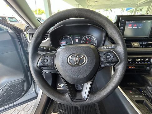 Used 2020 Toyota RAV4 XLE FWD image 16