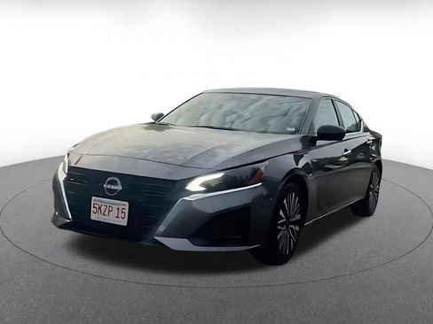Used 2025 Nissan Altima 2.5 SV FWD image 7