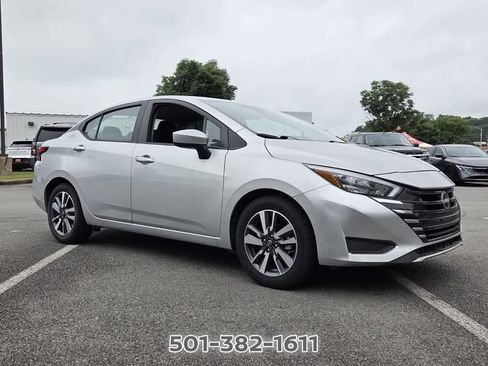 Used 2025 Nissan Versa SV FWD image 7