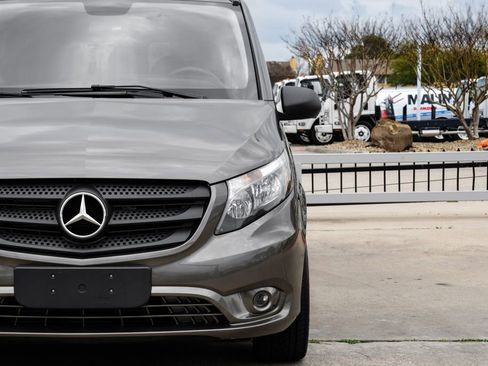Used 2017 Mercedes-Benz Metris Passenger w/ Driver Efficiency Package image 44