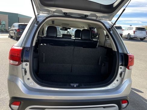 Used 2020 Mitsubishi Outlander SE image 37