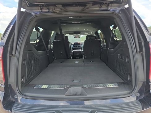 Used 2023 Chevrolet Suburban Premier image 17