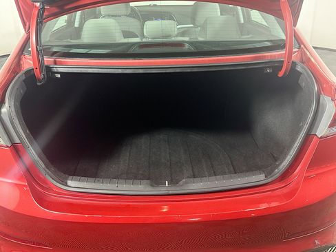 Used 2017 Hyundai Elantra SE FWD image 25