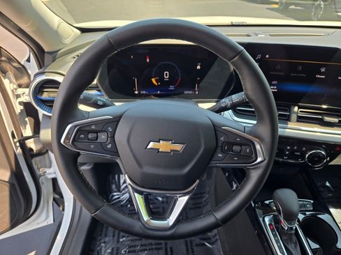 Certified 2025 Chevrolet Trax LT w/ LT Convenience Package FWD image 30