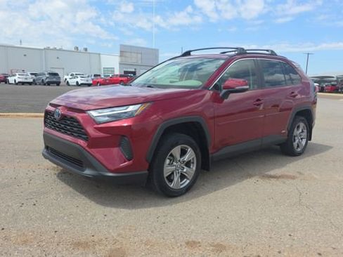 Used 2022 Toyota RAV4 XLE w/ Convenience Package image 2