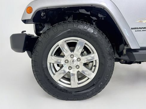 Used 2014 Jeep Wrangler Unlimited Sahara w/ Connectivity Group AWD/4WD image 28
