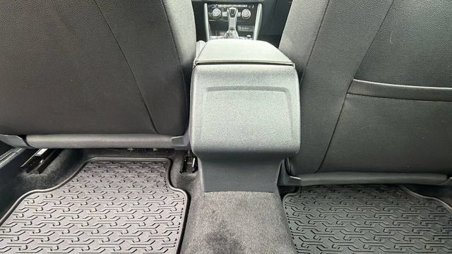 Used 2024 Volkswagen Jetta SE FWD image 28