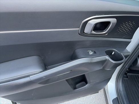 Used 2023 Kia Sorento EX image 12