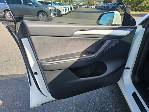 Used 2024 Tesla Model Y Long Range RWD image 24