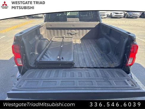 Used 2018 Chevrolet Silverado 1500 High Country image 13