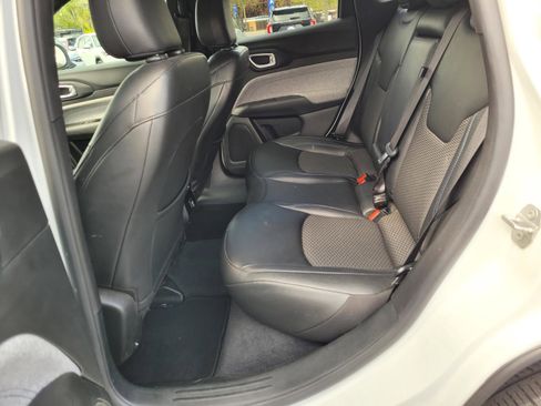 Used 2025 Jeep Compass Limited AWD/4WD image 13