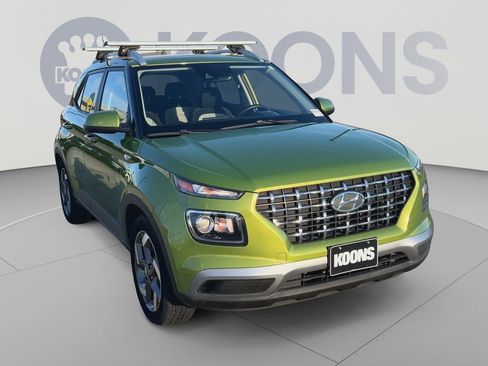 Used 2022 Hyundai Venue SEL FWD image 4