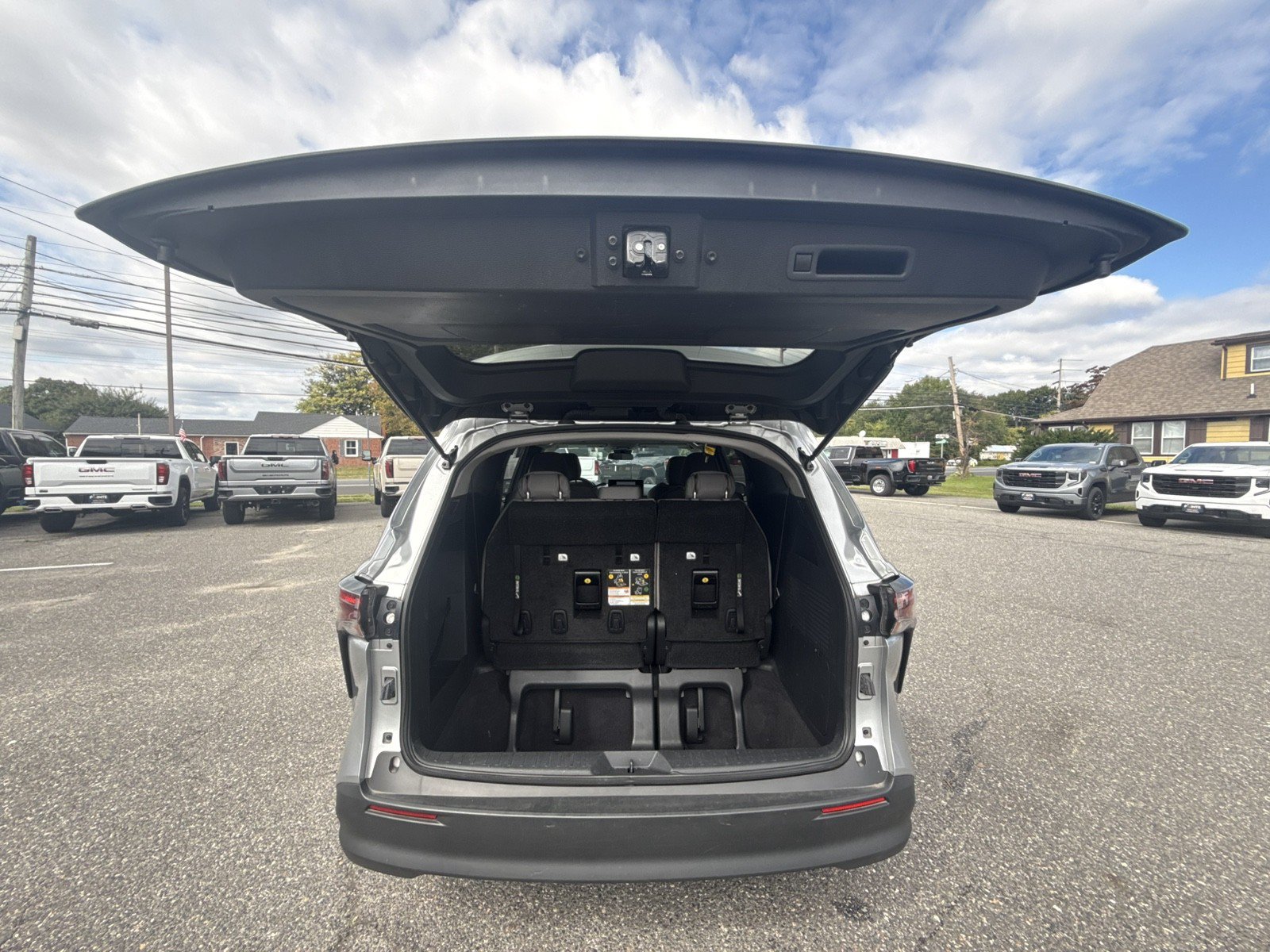 Used 2025 Toyota Sienna LE FWD image 27