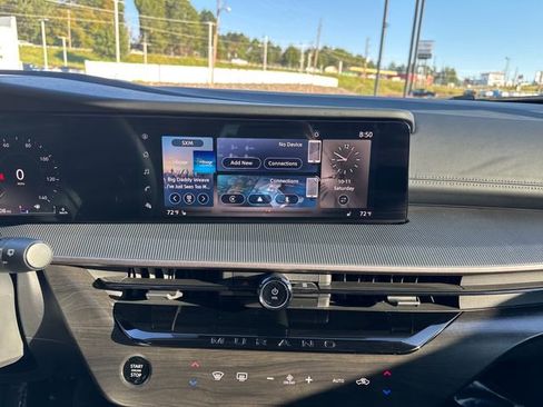 Used 2025 Nissan Murano SV image 22