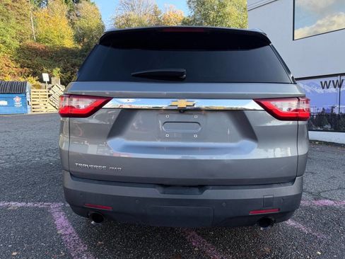 Used 2021 Chevrolet Traverse LS image 6