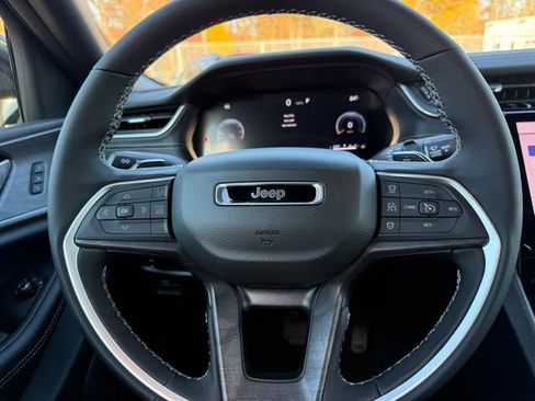 New 2025 Jeep Grand Cherokee Limited image 23