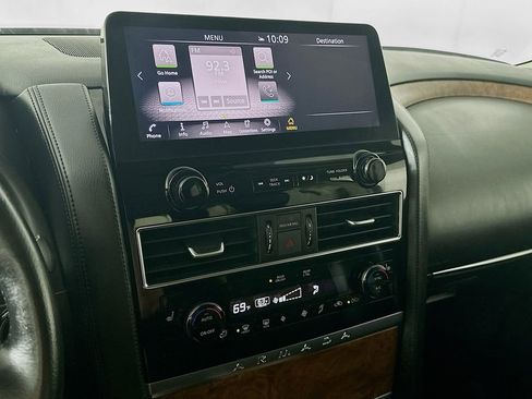 Used 2024 Nissan Armada SL image 18