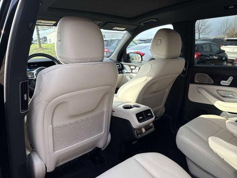 Used 2023 Mercedes-Benz GLS 450 4MATIC image 15