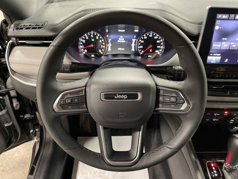 Used 2024 Jeep Compass Limited image 17