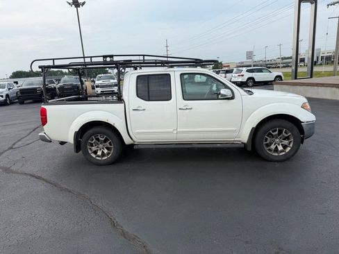Used 2015 Nissan Frontier SL AWD/4WD image 2