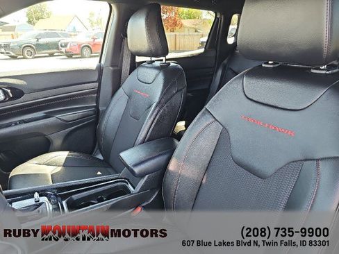 Used 2025 Jeep Compass Trailhawk AWD/4WD image 13