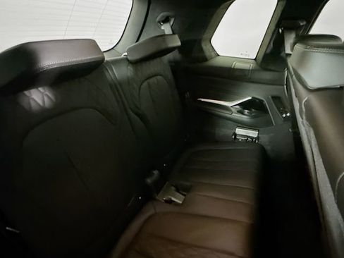 New 2026 BMW X7 M60i image 28