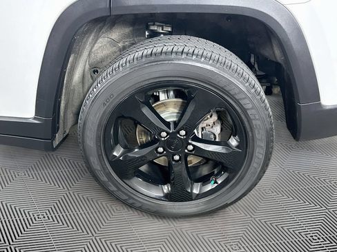 Certified 2023 Jeep Grand Cherokee Altitude AWD/4WD image 42