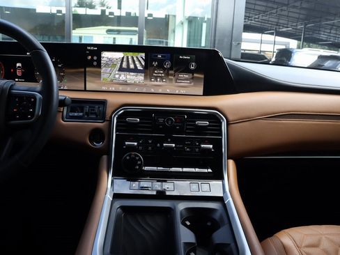 Used 2025 Nissan Armada Platinum Reserve image 29