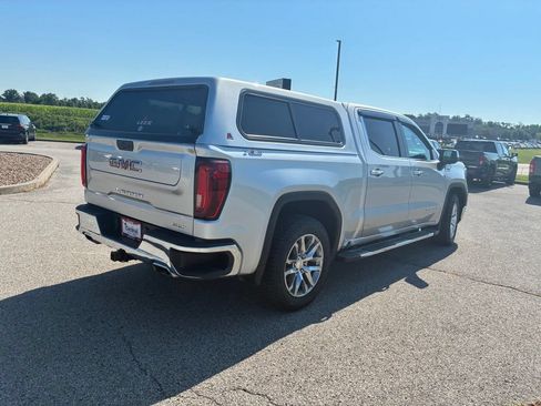 Used 2022 GMC Sierra 1500 SLT w/ SLT Premium Package AWD/4WD image 9