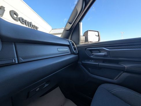 Used 2025 RAM 1500 Big Horn AWD/4WD image 35