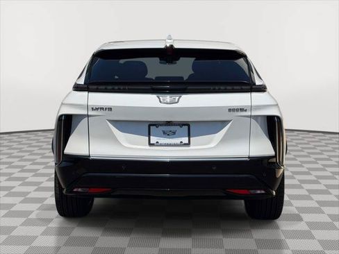 Used 2025 Cadillac Lyriq Luxury AWD/4WD image 6