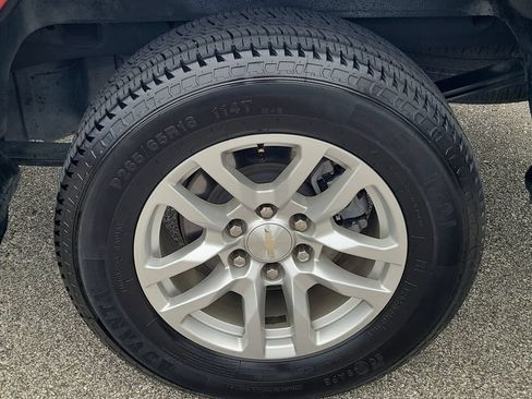 Used 2022 Chevrolet Silverado 1500 LT AWD/4WD image 8