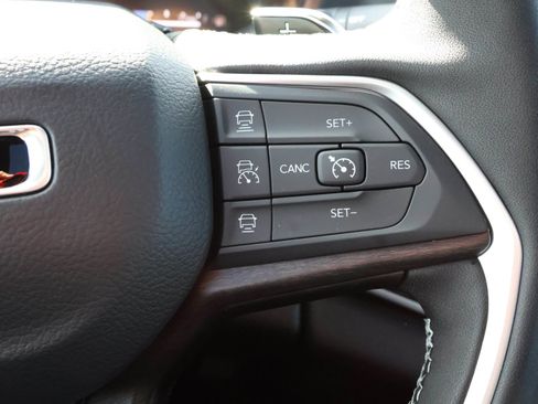 New 2025 Jeep Grand Cherokee Limited image 27