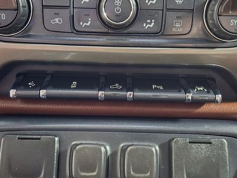 Used 2017 Chevrolet Silverado 1500 High Country image 16