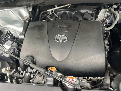 Used 2019 Toyota Highlander LE image 30