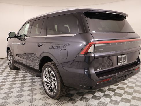 New 2026 Lincoln Navigator Premiere AWD/4WD image 24