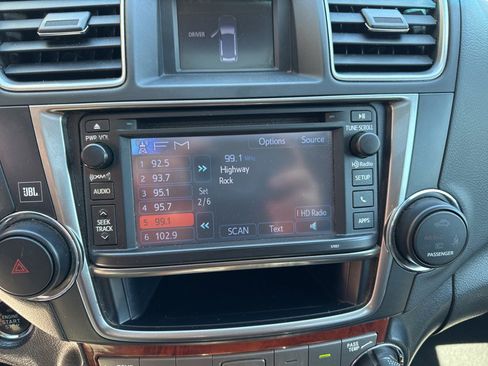 Used 2013 Toyota Highlander Limited AWD/4WD image 24