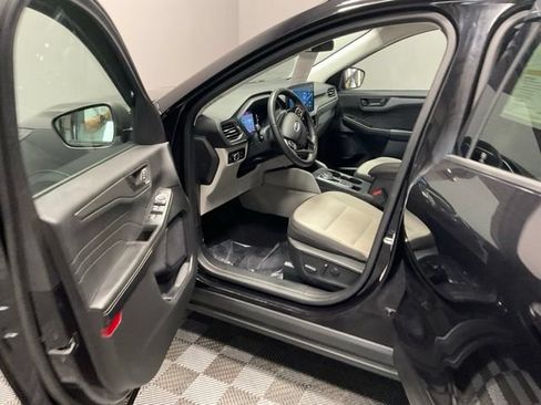 Used 2023 Ford Escape Active w/ Tech Pack #1 AWD/4WD image 14
