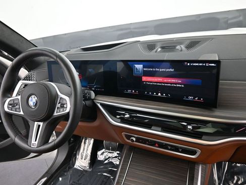 Used 2025 BMW X7 M60i AWD/4WD image 14