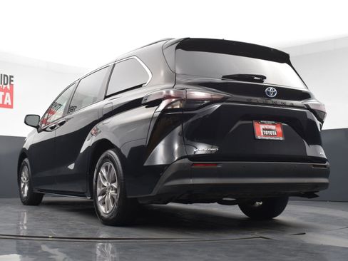 Used 2025 Toyota Sienna XLE w/ XLE Plus Package AWD/4WD image 31