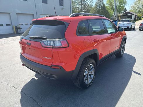 Used 2021 Jeep Cherokee Trailhawk image 3