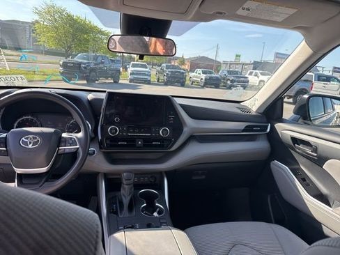 Used 2023 Toyota Highlander L FWD image 34