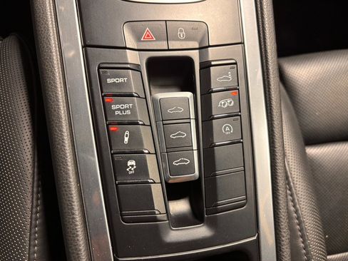 Used 2013 Porsche 911 Carrera 4S image 16