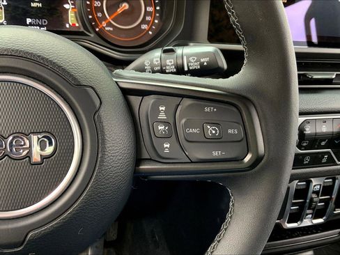 Used 2025 Jeep Wrangler Sport S image 17