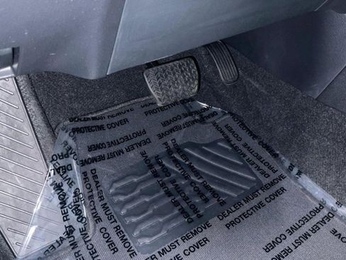 Certified 2024 Toyota Corolla Cross SE Hybrid w/ Moonroof Package image 38