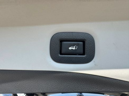 Used 2017 Nissan Rogue SV w/ Sun & Sound Touring Package AWD/4WD image 6