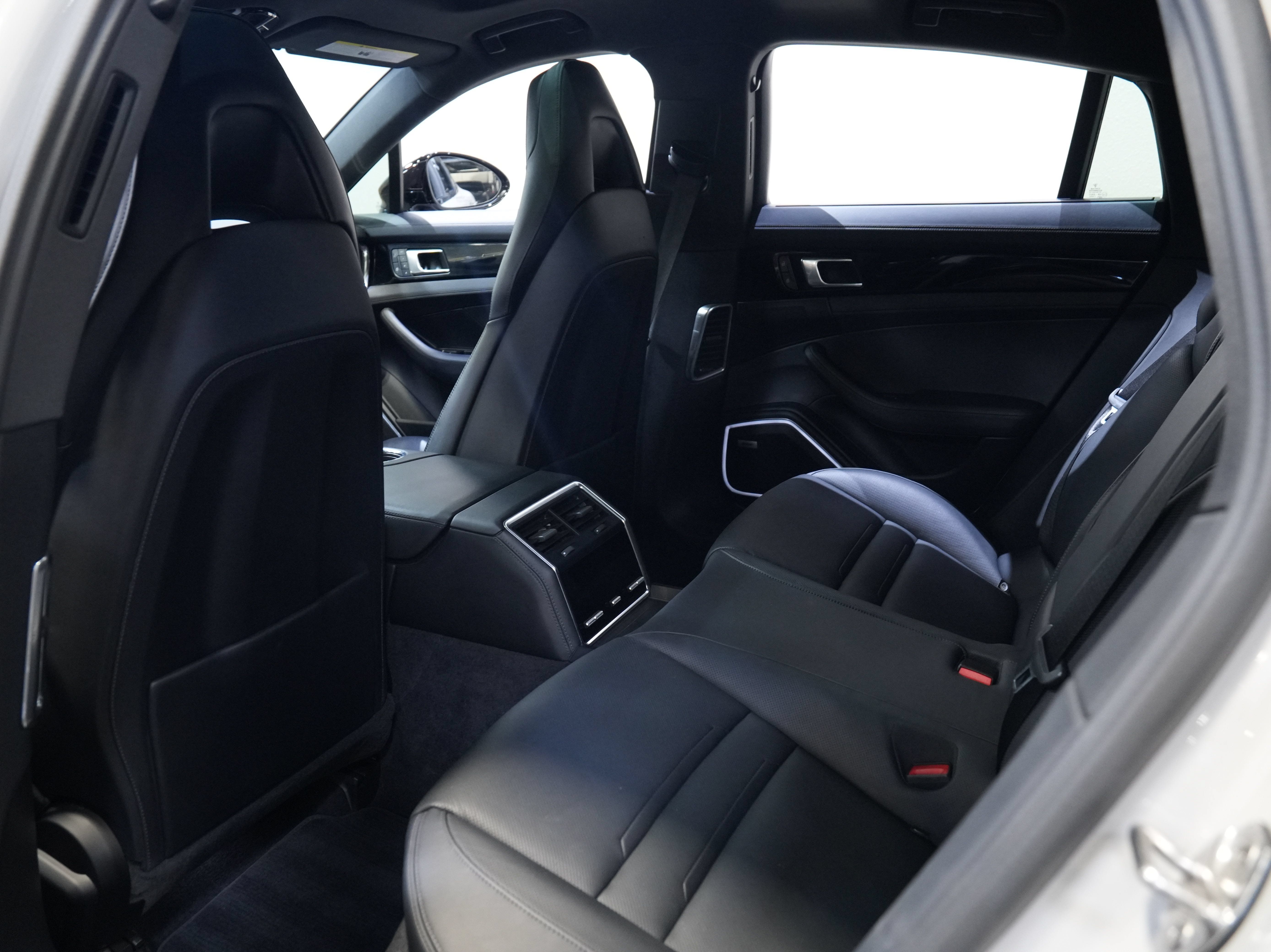 Used 2022 Porsche Panamera 4S w/ Premium Package AWD/4WD image 38