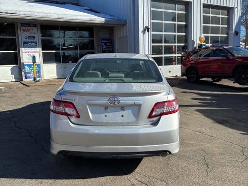 Used 2011 Toyota Camry SE image 5