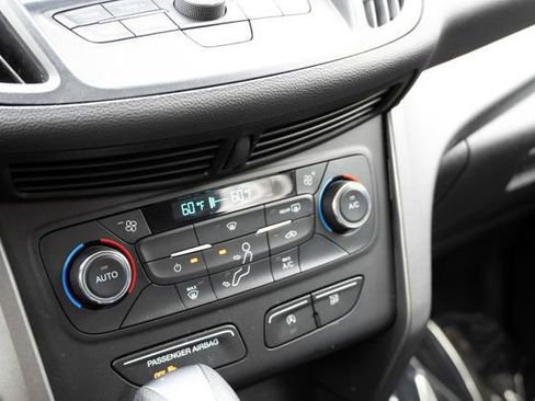 Used 2017 Ford Escape SE w/ Equipment Group 201A FWD image 30