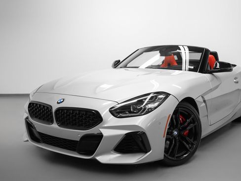 Used 2022 BMW Z4 M40i w/ Premium Package image 7